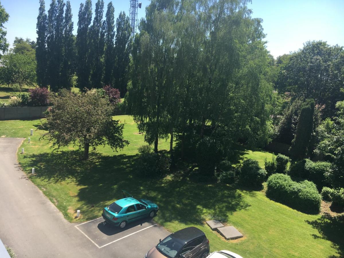 Suite Au Parc De Fresnoy Roye  Exterior photo